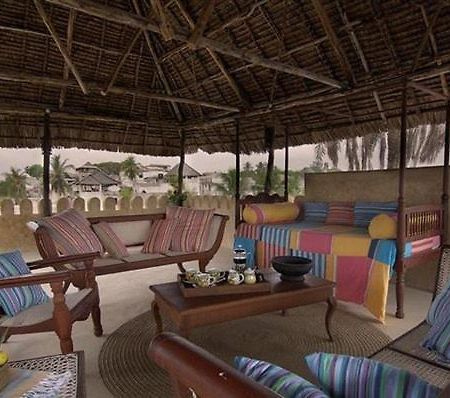 Samaki House Hotel ลามู ภายนอก รูปภาพ